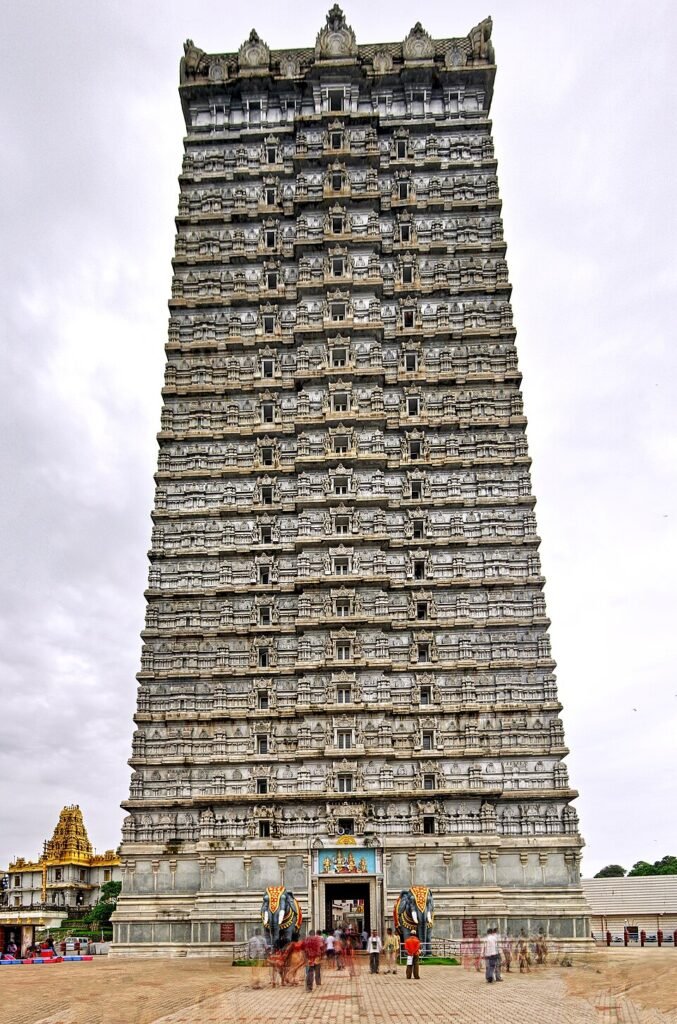 The massive 20-story Raja Gopuram of Murudeshwar